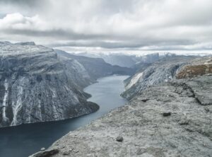 Way to Mountain Drailegirut