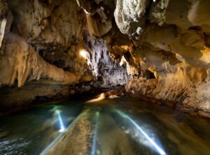 Why Lerakuty Cave Water so Clear